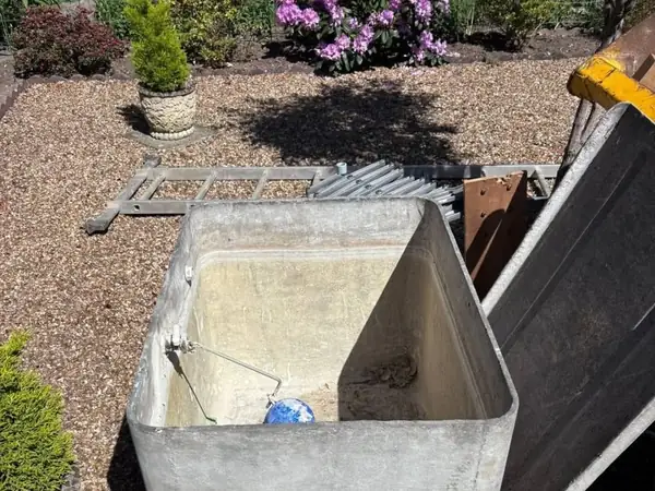 Asbestos water tank collected in Basingstoke